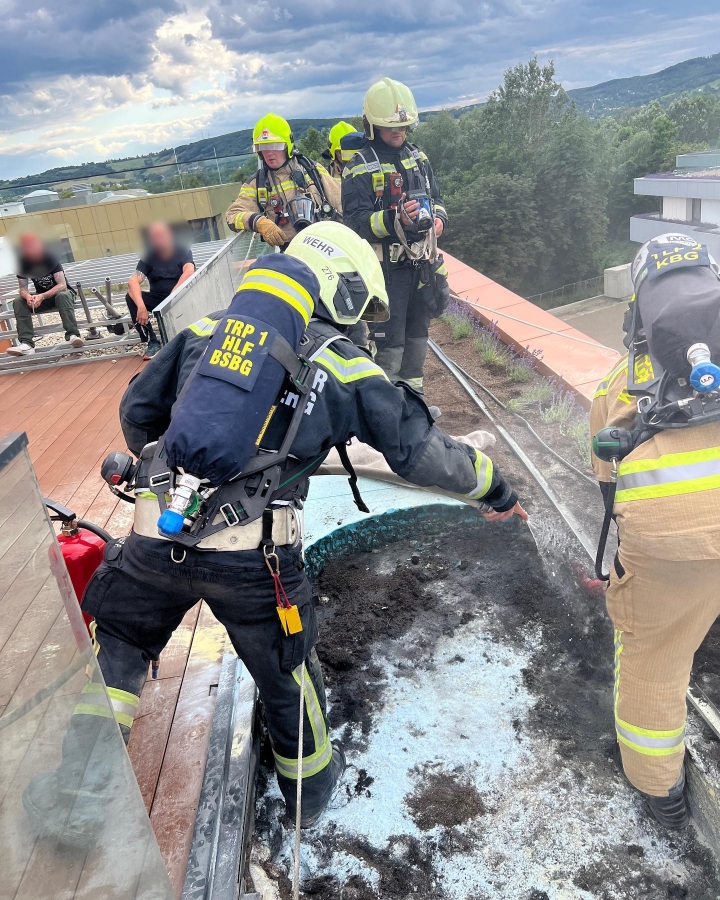 2023-06-12-BE-Dachbrand_Korneuburg1