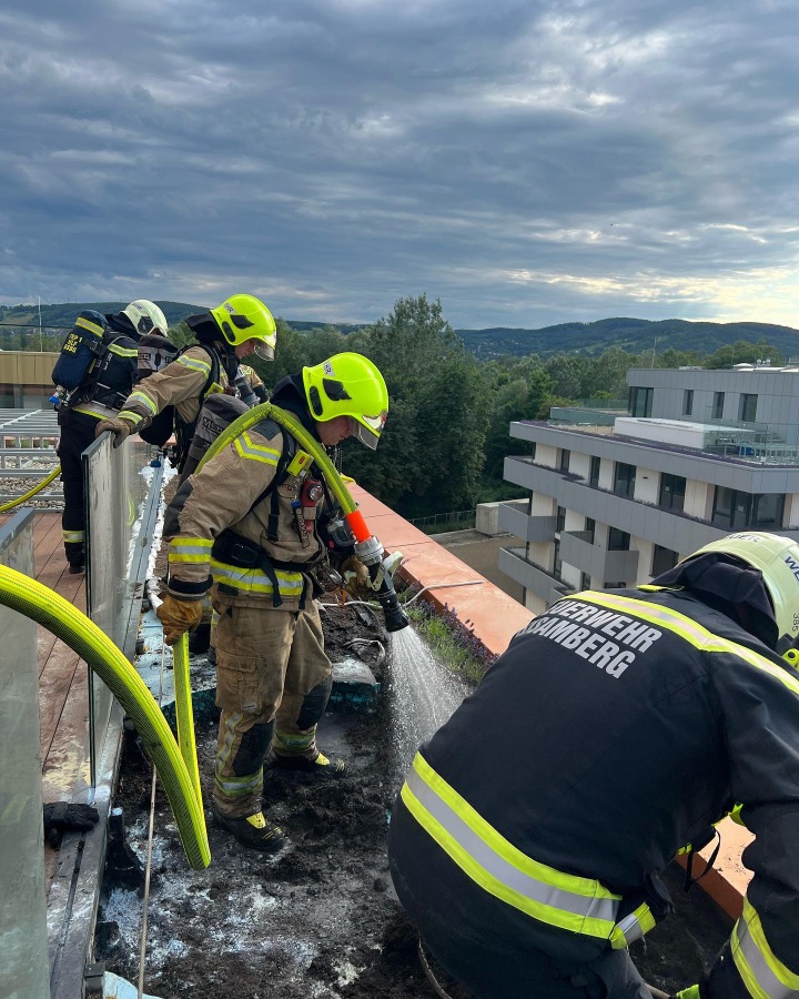 2023-06-12-BE-Dachbrand_Korneuburg2