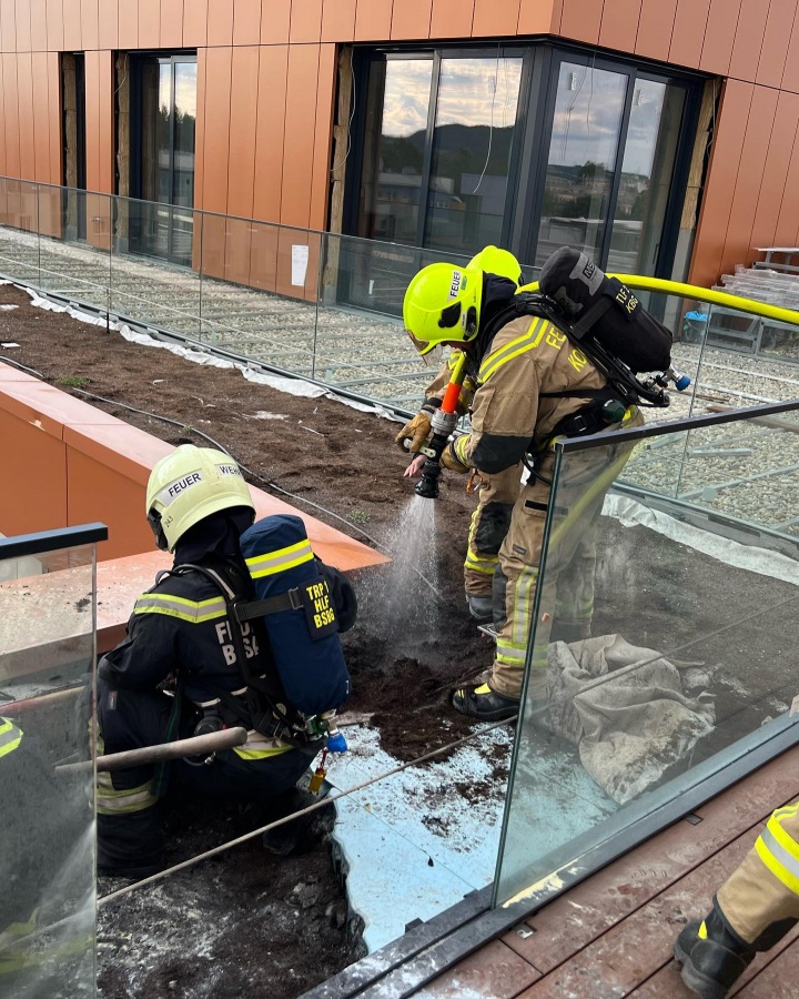 2023-06-12-BE-Dachbrand_Korneuburg3