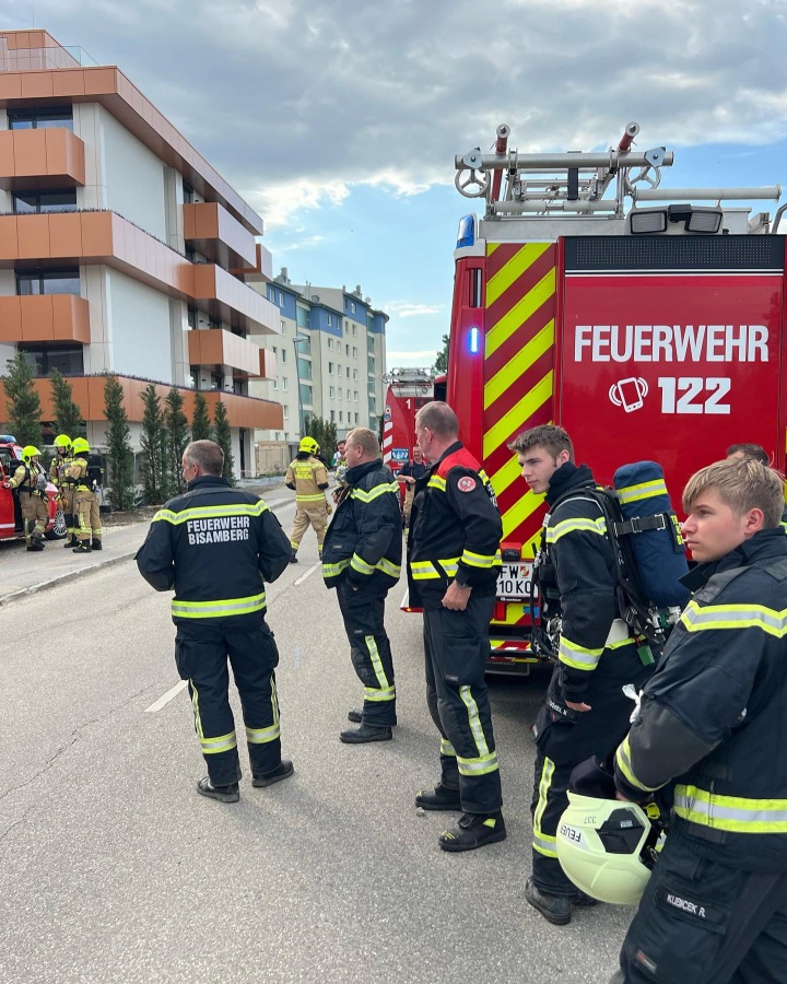 2023-06-12-BE-Dachbrand_Korneuburg5