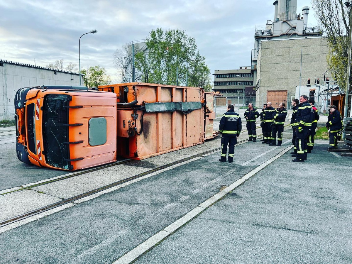 2023_04_12-UE2-LKW_Bergung6