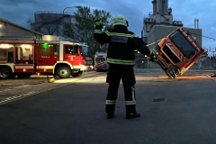 2023_04_12-UE2-LKW_Bergung1