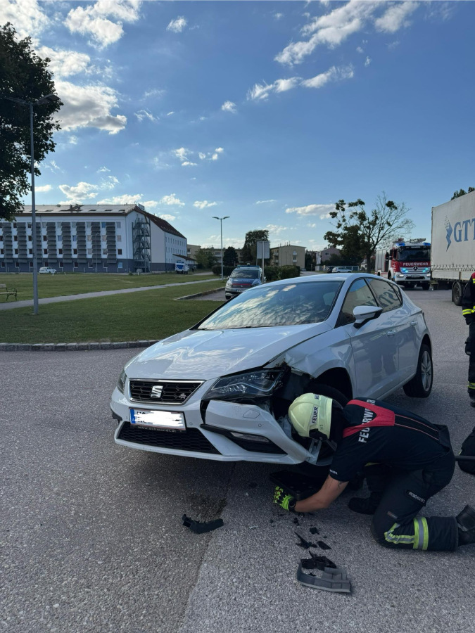 20250822_TE-LKW_gegen_PKW02